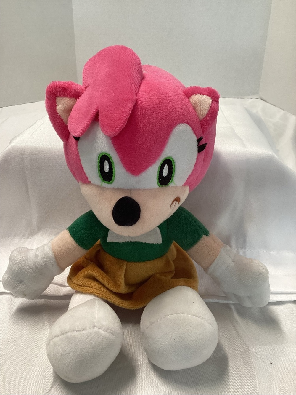AMY ROSE FROM SONIC THE HEDGEHOG. Stuffed Animal — Soft Cuddly Toy